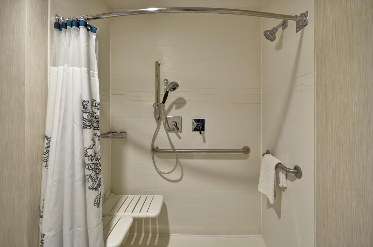 Hotel By Marriott Airport 3*